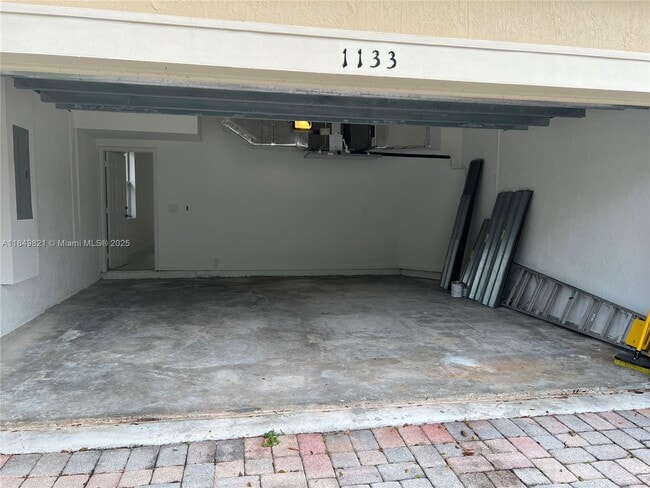 Building Photo - 1133 NE 40th Rd