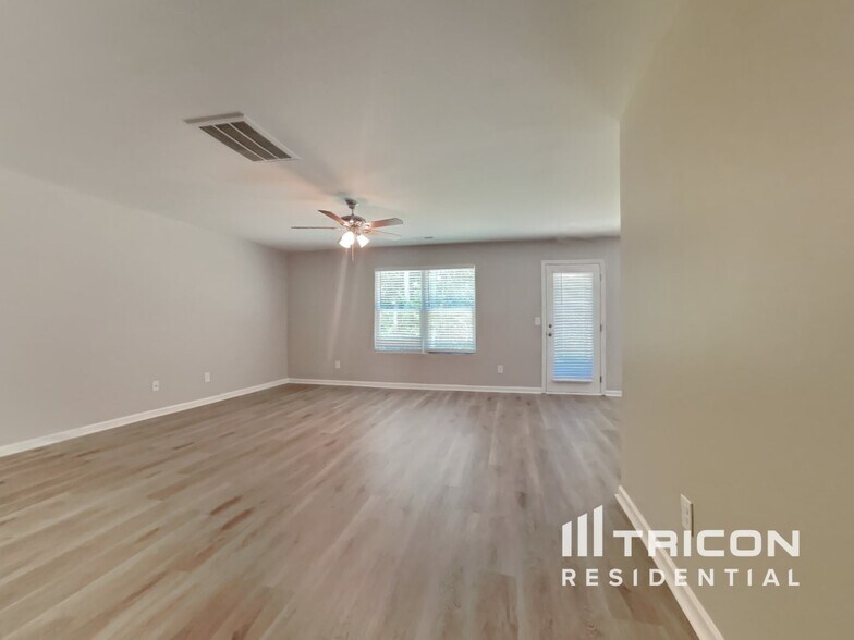 Building Photo - 142 Ridgemoore Ct