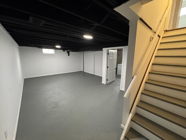 Building Photo - 8106 Warner Rd