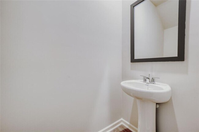 Building Photo - 5980 Skylar Dr