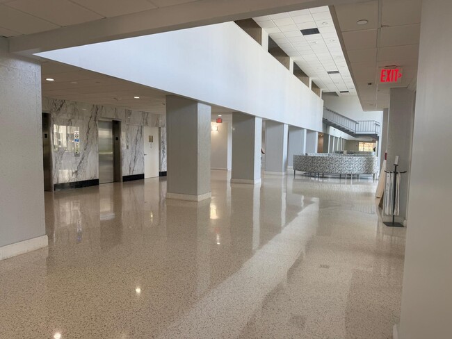 Building Photo - 405 N Ocean Blvd