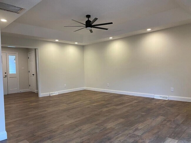Building Photo - Charming 3-Bedroom Home in a Great South S...
