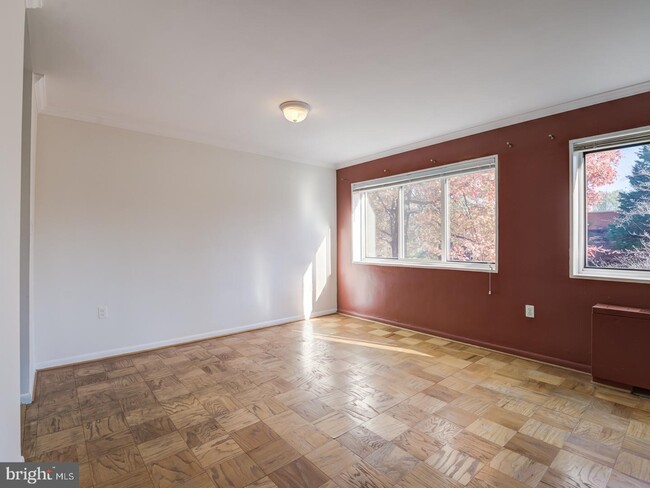 Building Photo - 200 N Maple Ave