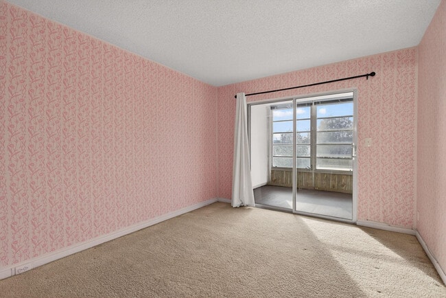 Building Photo - 1904 Bermuda Cir