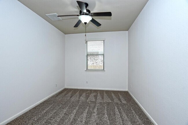 Building Photo - 2213 Lookout Range Dr