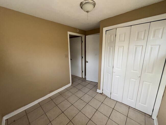 Building Photo - 2704 Shannon St