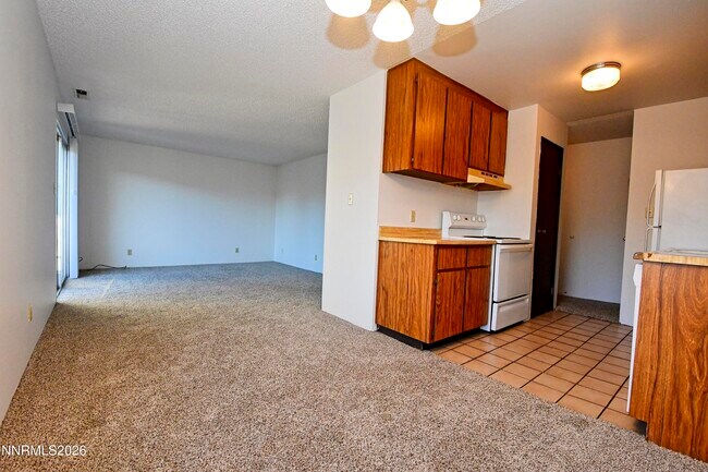 Building Photo - 400 S Saliman Rd