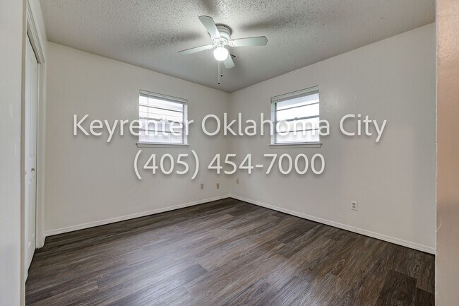 Building Photo - 920-922 SW 97th St Duplex