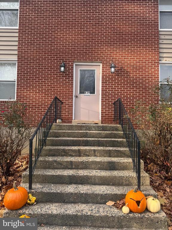 Building Photo - 839 Tydings Rd