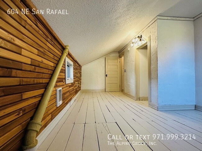 Building Photo - 604 NE San Rafael St