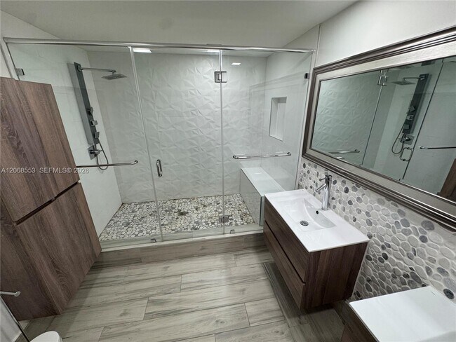Building Photo - 336 Poinciana Island Dr