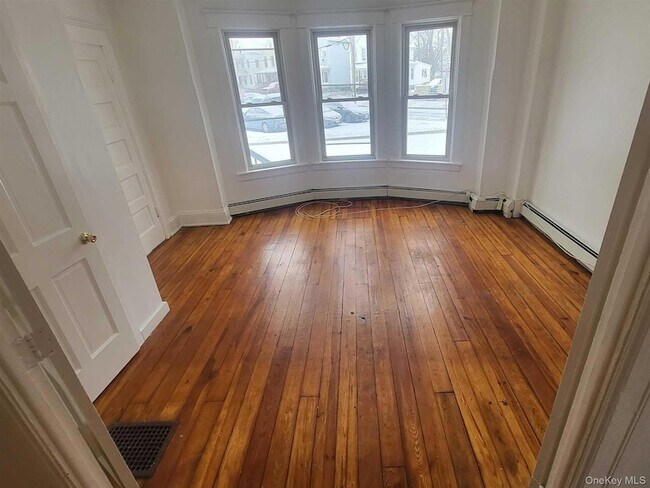 Building Photo - 108 Winnikee Ave