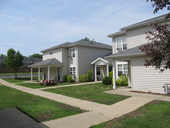 Building Photo - Claire Court Apartments