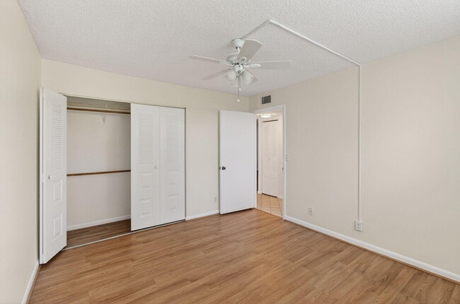 Building Photo - 26 Abbey Ln