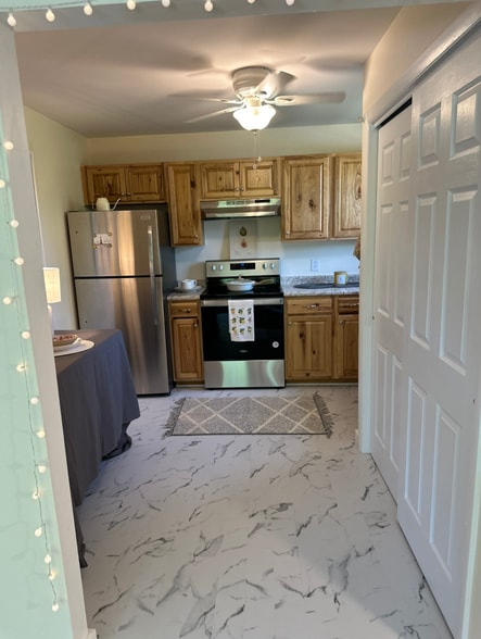 Kitchen entrance from living room - 91 Faith St