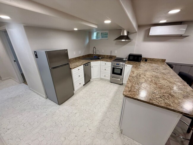 Building Photo - 24AS Studio