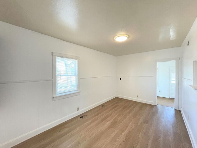 Building Photo - Cozy one bedroom home
