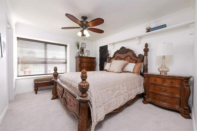 Building Photo - 13300 SW 38th St