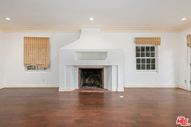 Building Photo - 139 S Anita Ave