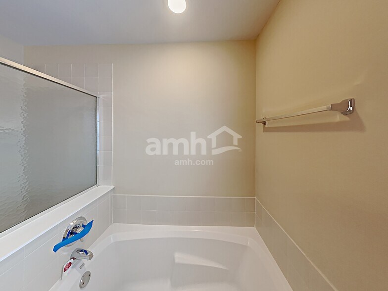 Building Photo - 6516 Roth Dr