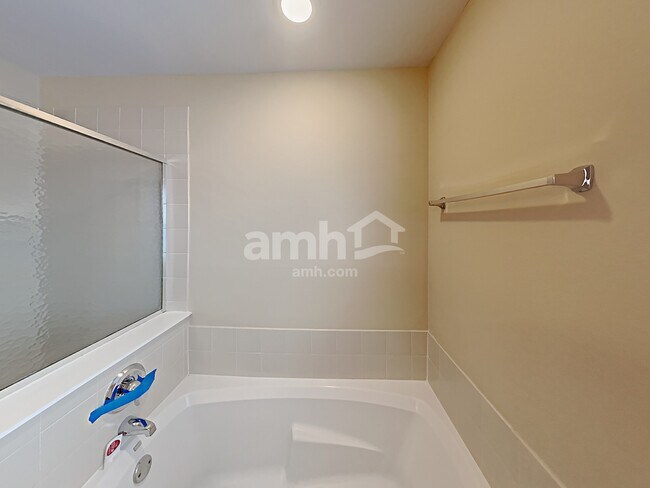 Building Photo - 6516 Roth Dr