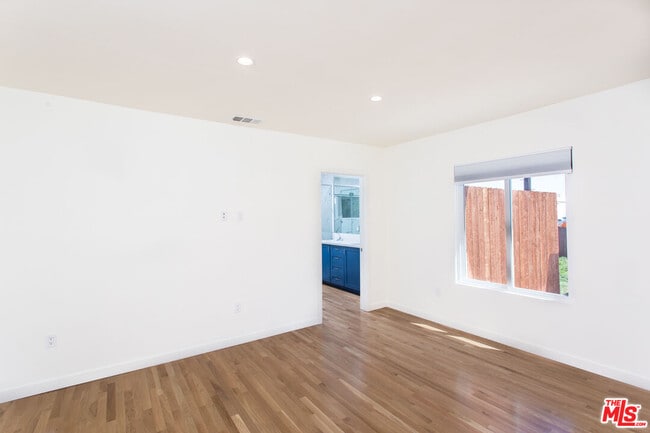 Building Photo - 5400 W 82nd St