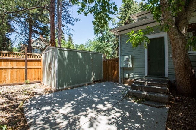 Building Photo - 504 W Mountain Ave
