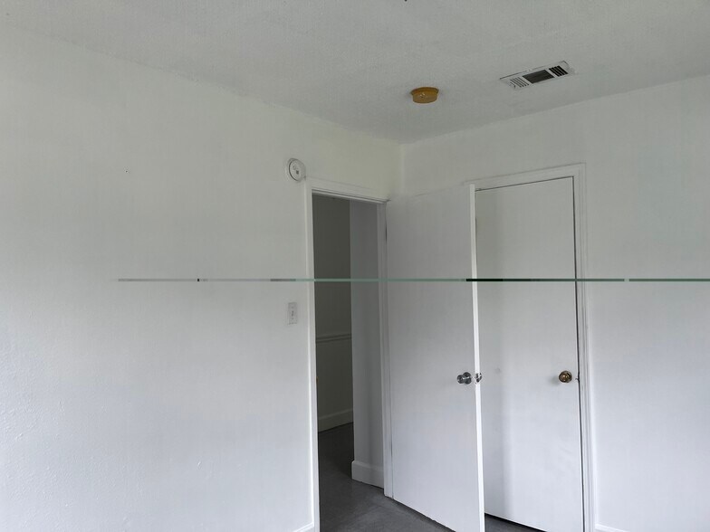 Building Photo - 3819 Morningview Dr