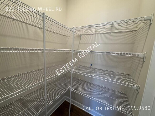 Building Photo - 821 Rolling wheel Rd