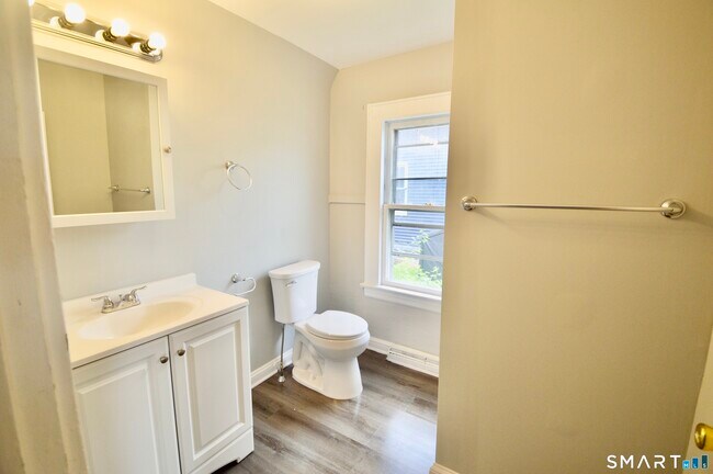 Building Photo - 2310 Barnum Ave