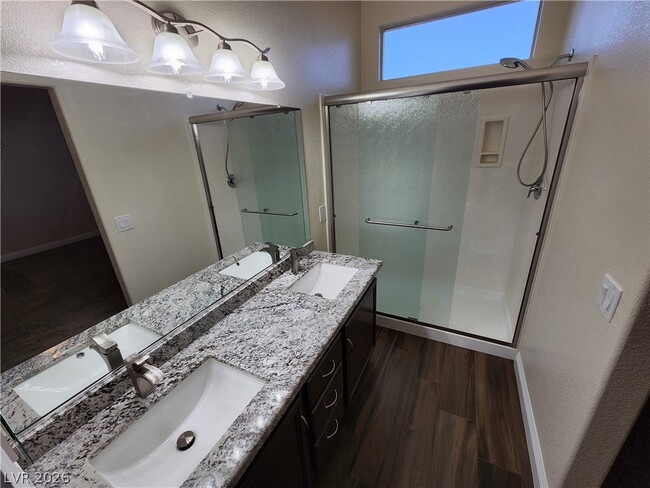 Building Photo - 300 Vilberti Ct