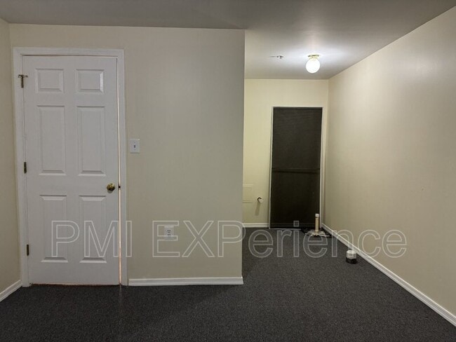 Building Photo - 12914 Woods View St