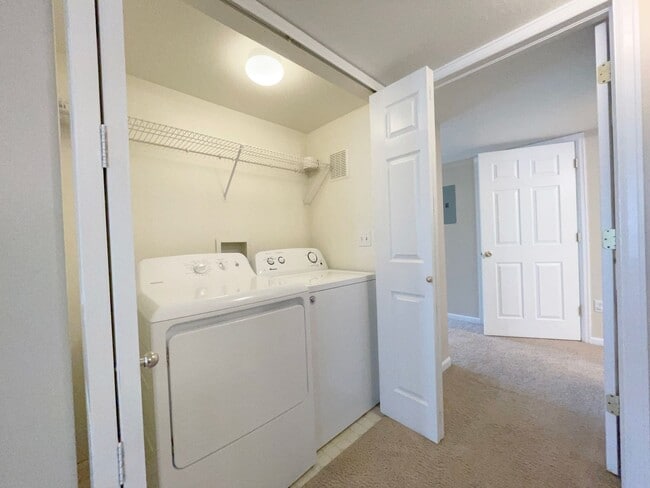 Building Photo - 3 bedroom condo in Broomfield! Master bedr...