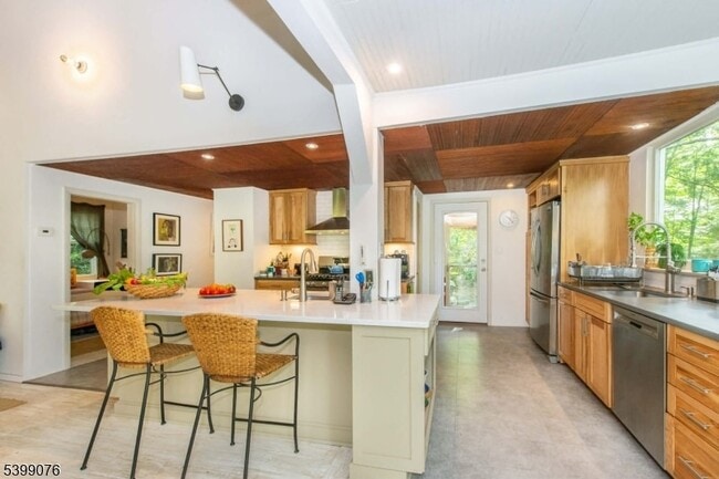 Building Photo - 37 N Rd