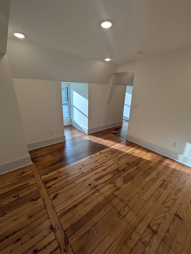 Building Photo - Brand-New Apartment in Historic Covington, New Appliances, In Unit Washer/Dryer