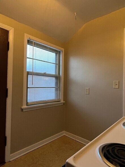 Building Photo - 338 E Oklahoma Ave