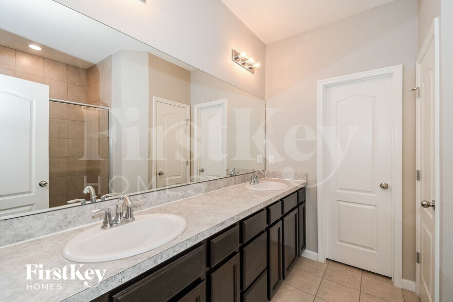 Building Photo - 5592 Kellar Cir