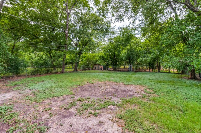 Building Photo - 1113 Rancho Dr