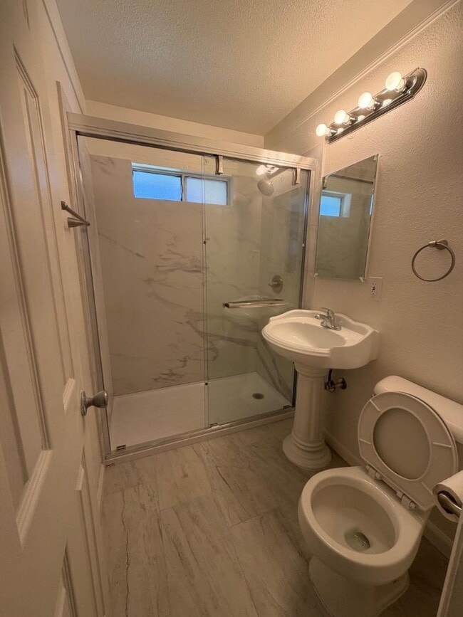 Building Photo - 715 Schafer Rd