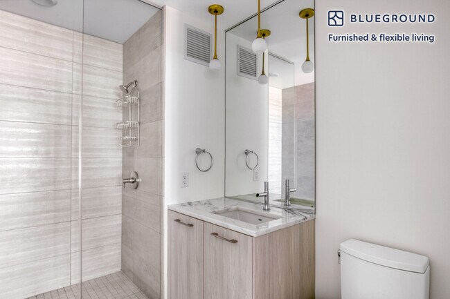 Building Photo - 165 North Des Plaines Street-SI FL12-ID748