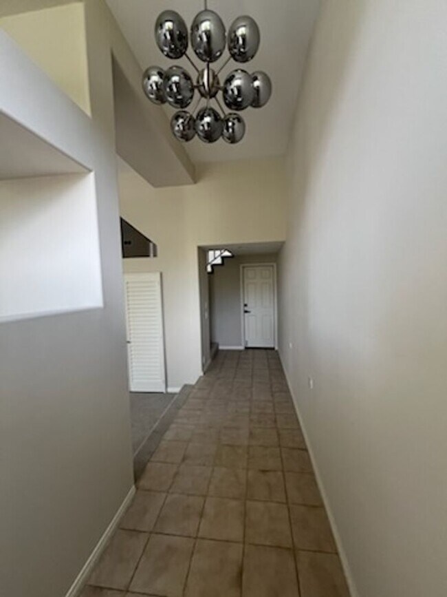 Building Photo - Luxurious Townhouse Located in the exclusi...