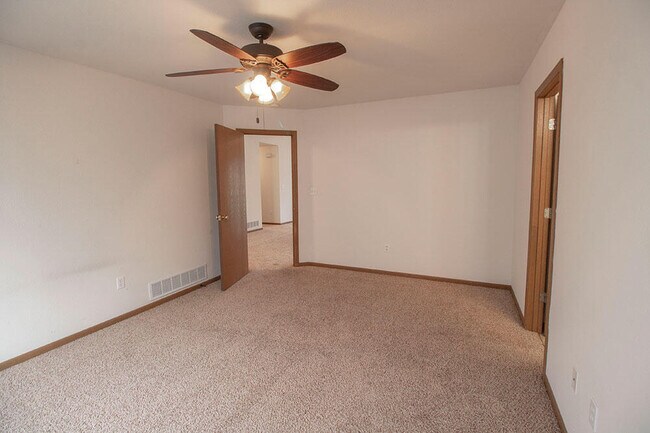 Building Photo - 1601 Smiley Ln