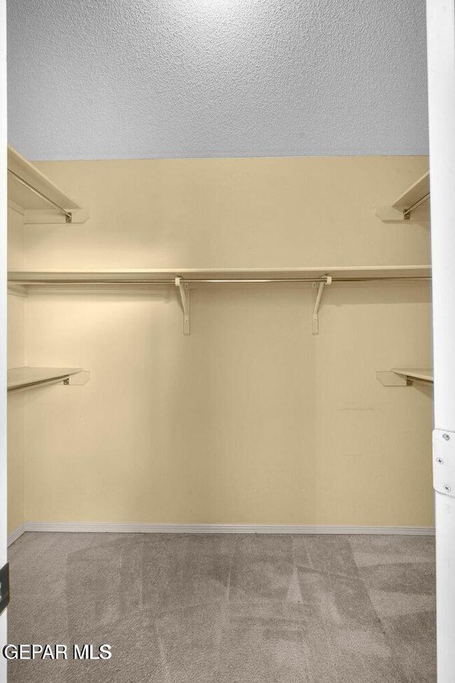 Building Photo - 6417 Kenmore St