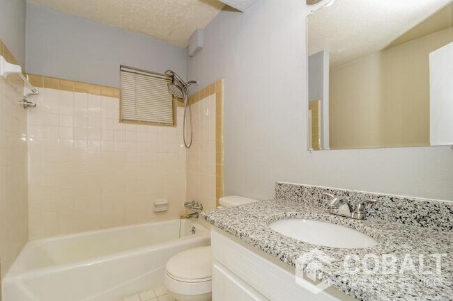 Building Photo - 641 Powder Springs St