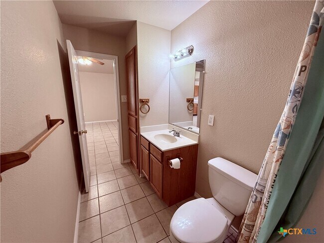 Building Photo - 1035 Helen Dr