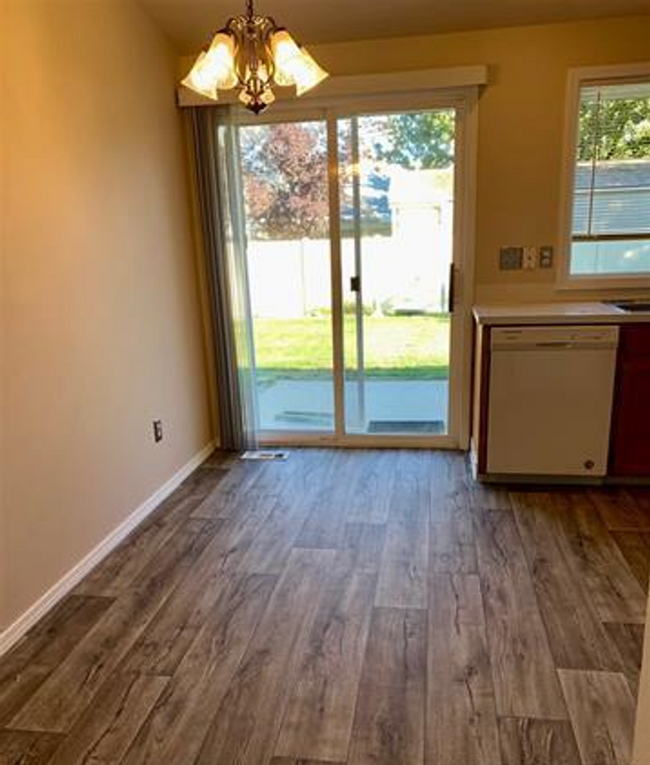 Building Photo - Great Single Family Home In Quiet Neighbor...