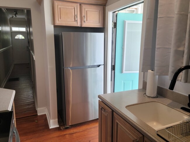 Building Photo - 524 E Gwinnett Ln