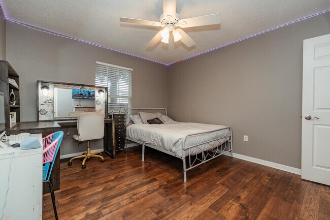 Building Photo - 425 Whirlaway Ct