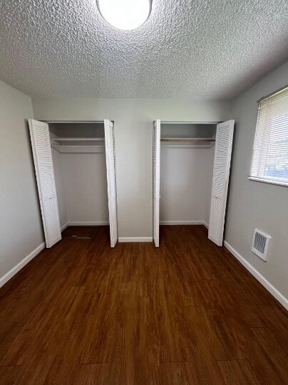 Building Photo - Updated Duplex with Garage