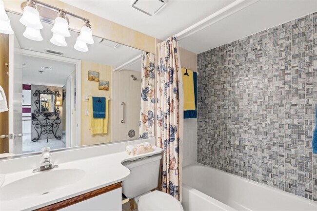 Building Photo - 4550 Pinebrook Cir